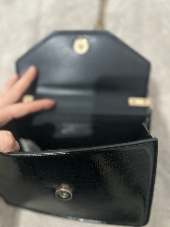 Zincir Detaylı Siyah Deri Çanta - Görsel 4