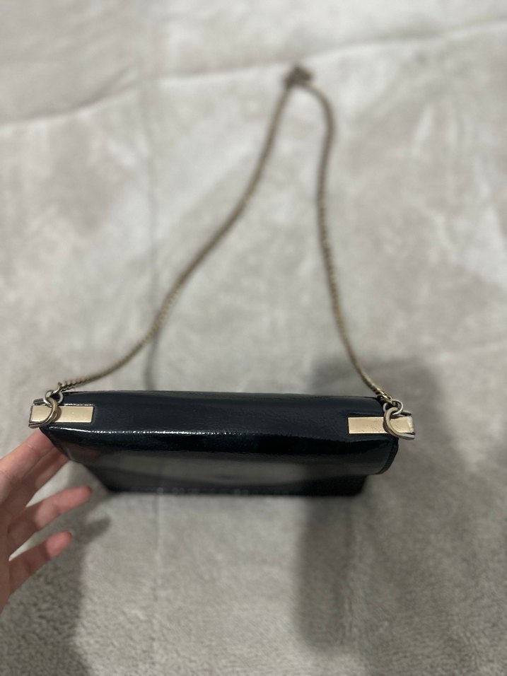 Zincir Detaylı Siyah Deri Çanta - Görsel 2