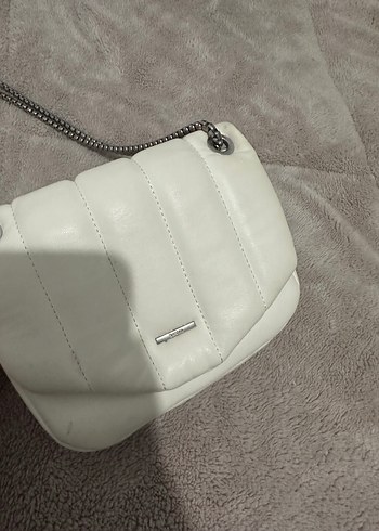 Zincir Detaylı Beyaz Deri Kadın Çanta - Görsel 2