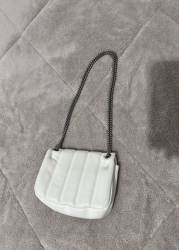 Zincir Detaylı Beyaz Deri Kadın Çanta - Görsel 4