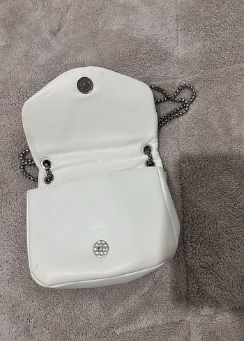 Zincir Detaylı Beyaz Deri Kadın Çanta - Görsel 6