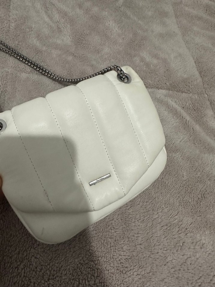 Zincir Detaylı Beyaz Deri Kadın Çanta - Görsel 2