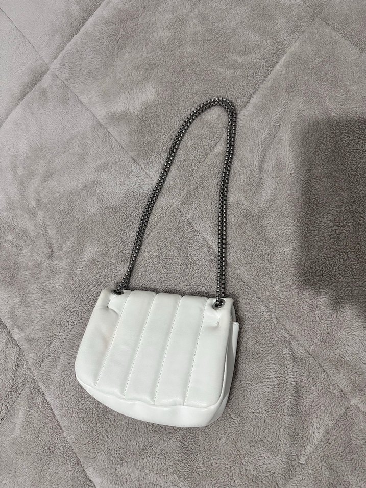Zincir Detaylı Beyaz Deri Kadın Çanta - Görsel 4