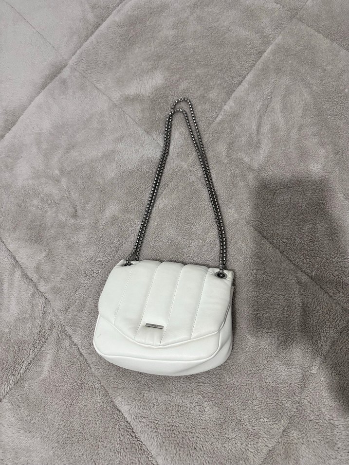 Zincir Detaylı Beyaz Deri Kadın Çanta - Görsel 3