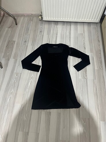 Kadifeli yırtmaçlı elbise - Görsel 2