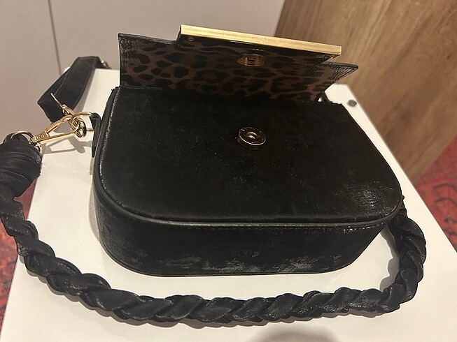 Beden siyah Renk Leopar Desen Detaylı Çanta