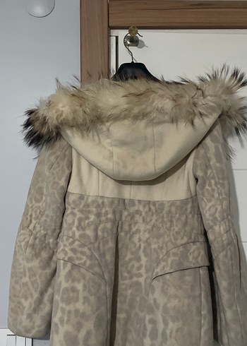 Leopar Desenli Bej Kadın Kışlık Mont - Görsel 4