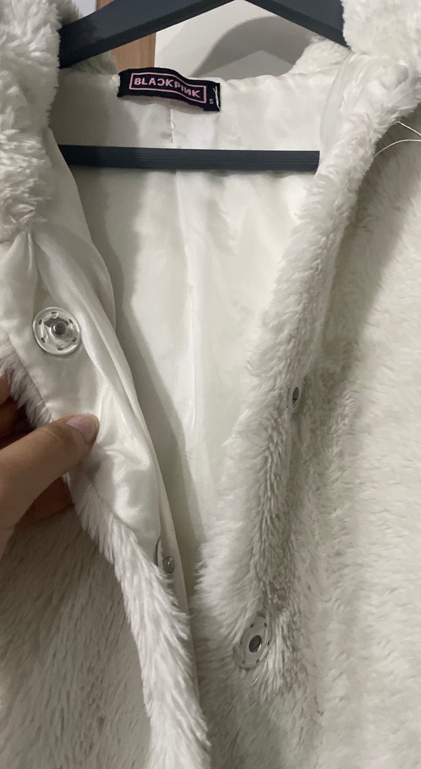 Kadın Beyaz Peluş Kapüşonlu Mont - Görsel 4