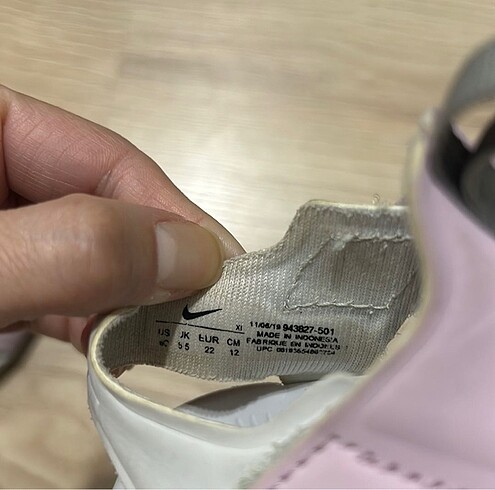 22 Beden beyaz Renk Nike sunray kız çocuk sandalet