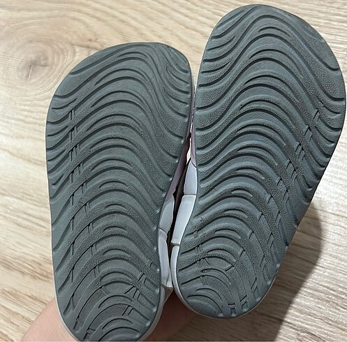 22 Beden Nike sunray kız çocuk sandalet