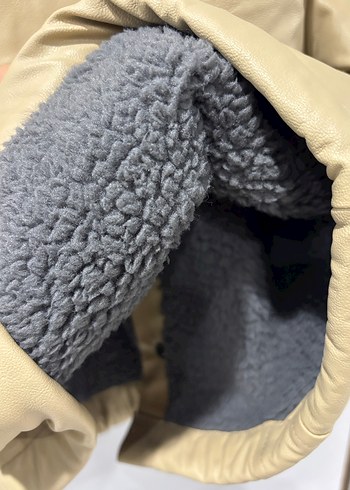 Krem Düğmeli Dışı Suni Deri İçi Yün Erkek Çocuk Mont - Görsel 3