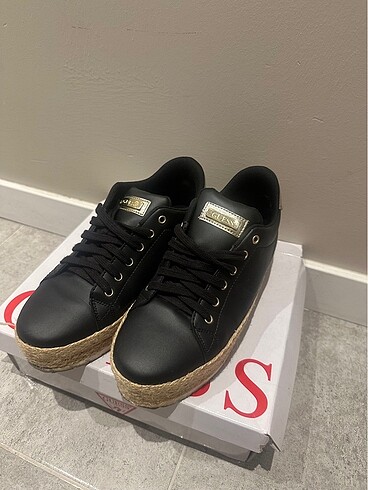 40 Beden Guess sneakers
