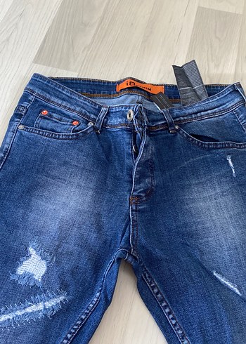 34 Beden mavi Renk Yırtıklı ve Yırtmaçlı Denim Jean