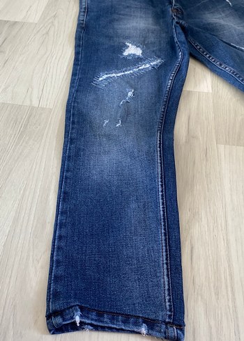 34 Beden Yırtıklı ve Yırtmaçlı Denim Jean
