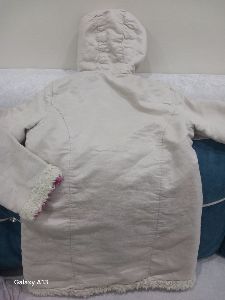 Kız Çocuk Nakışlı Beyaz Kürklü Ceket - Görsel 4