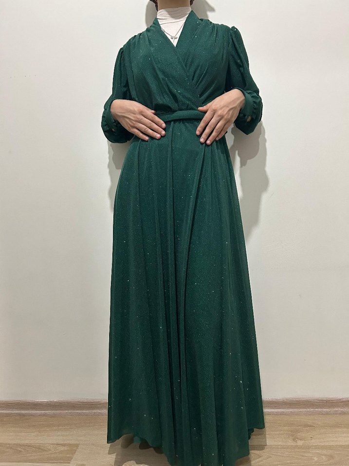 Parlak Yeşil Uzun V Yaka Kadın Elbise manken boyu 1.65 kilo 55 - Görsel 3