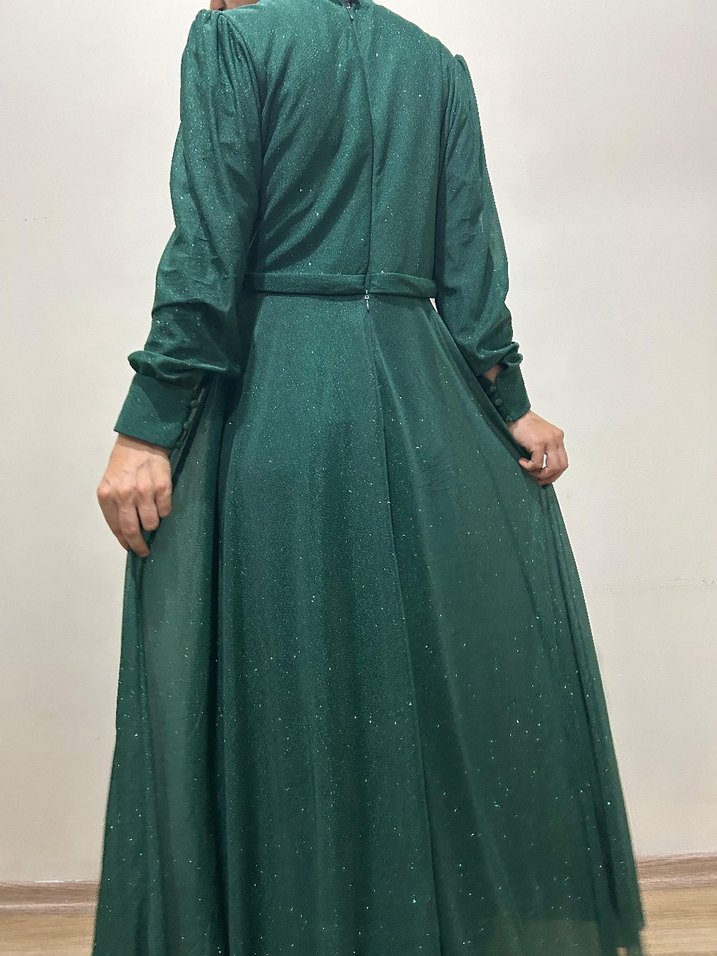 Parlak Yeşil Uzun V Yaka Kadın Elbise manken boyu 1.65 kilo 55 - Görsel 5