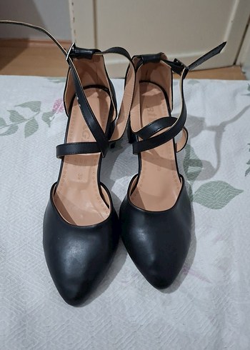 Siyah Minimalist Stiletto Topuklu Kadın Ayakkabı