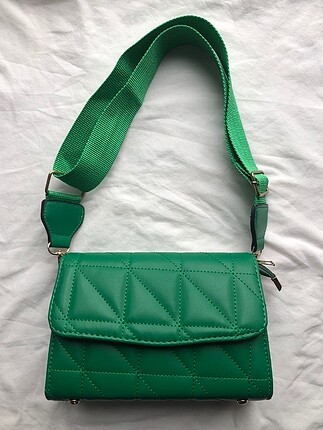 Kadın yeşil omuz çantası