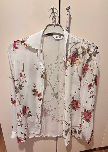 Beyaz Baskılı Bluzu V Yaka Düğmeli - Görsel 2