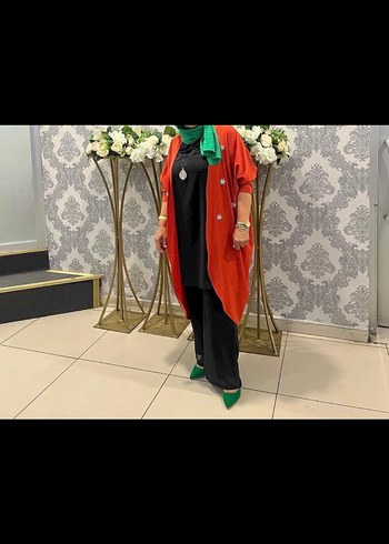 Uzun Kırmızı Düğmeli Kadın Ceket