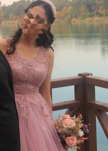 Abiye Pembe Dantel Detaylı Midi V Yaka Nişan Elbisesi