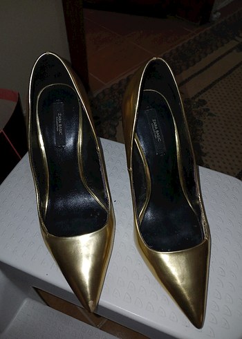 Kadın Altın Renkli Tokalı Stiletto