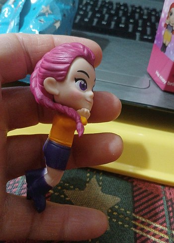 Renkli Mini Aksiyon Figürü - Görsel 2