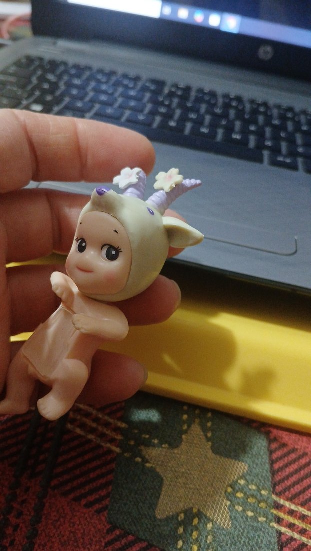 Bej Pastel Renkte Sevimli Figür - Görsel 4