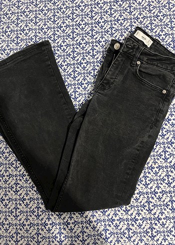 MNG Siyah Düğmeli Kadın ispanyol paça Kot Pantolon - Görsel 2