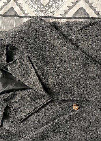 Düğmeli Gri Kaban - Görsel 3