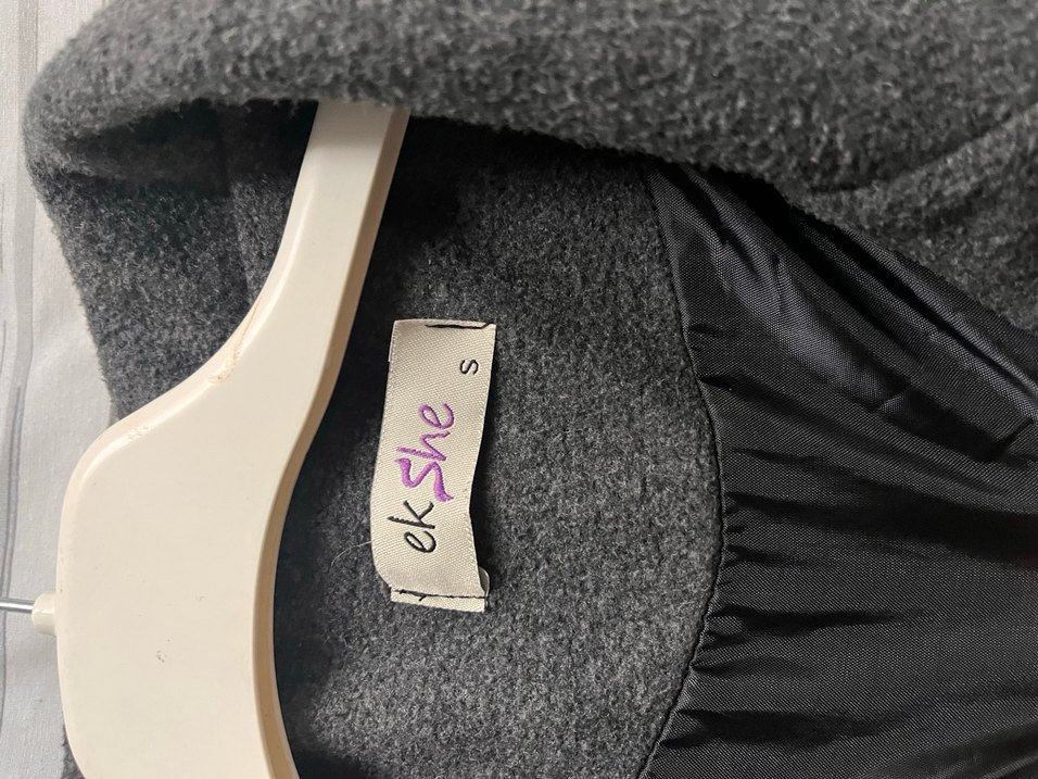 Düğmeli Gri Kaban - Görsel 4