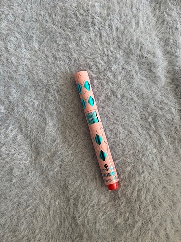 Essence Harley Quinn 02 Gotham Glam Lipstick