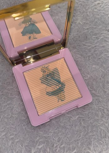 Essence Alice in Wonderland Pudra - Görsel 2