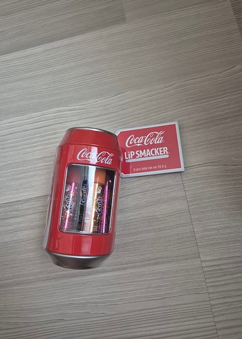Beden Coca-Cola Temalı Renkli Lip Smacker Seti