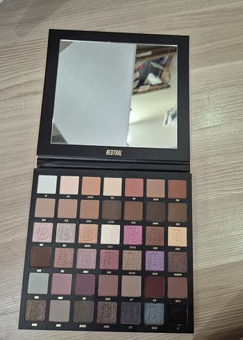Beauty Bay Neutral 42li far Paleti