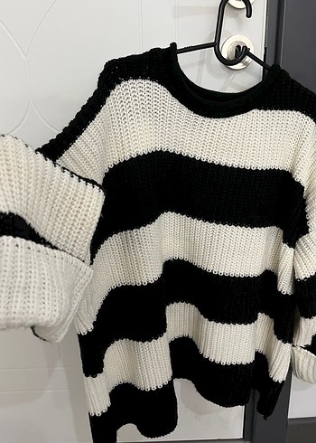 Kadın Siyah Beyaz Çizgili Kazak - Görsel 2