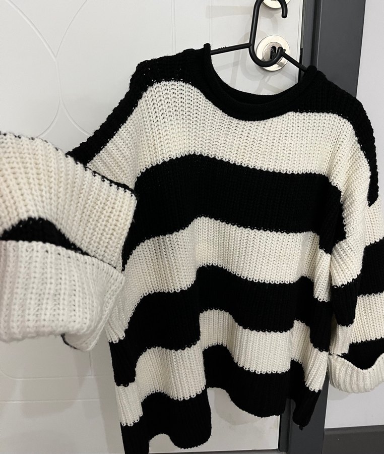 Kadın Siyah Beyaz Çizgili Kazak - Görsel 2