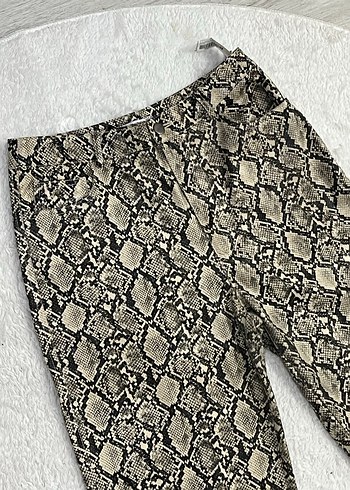 Stradivarius Yılan Desenli Kadın Pantolon - Görsel 3