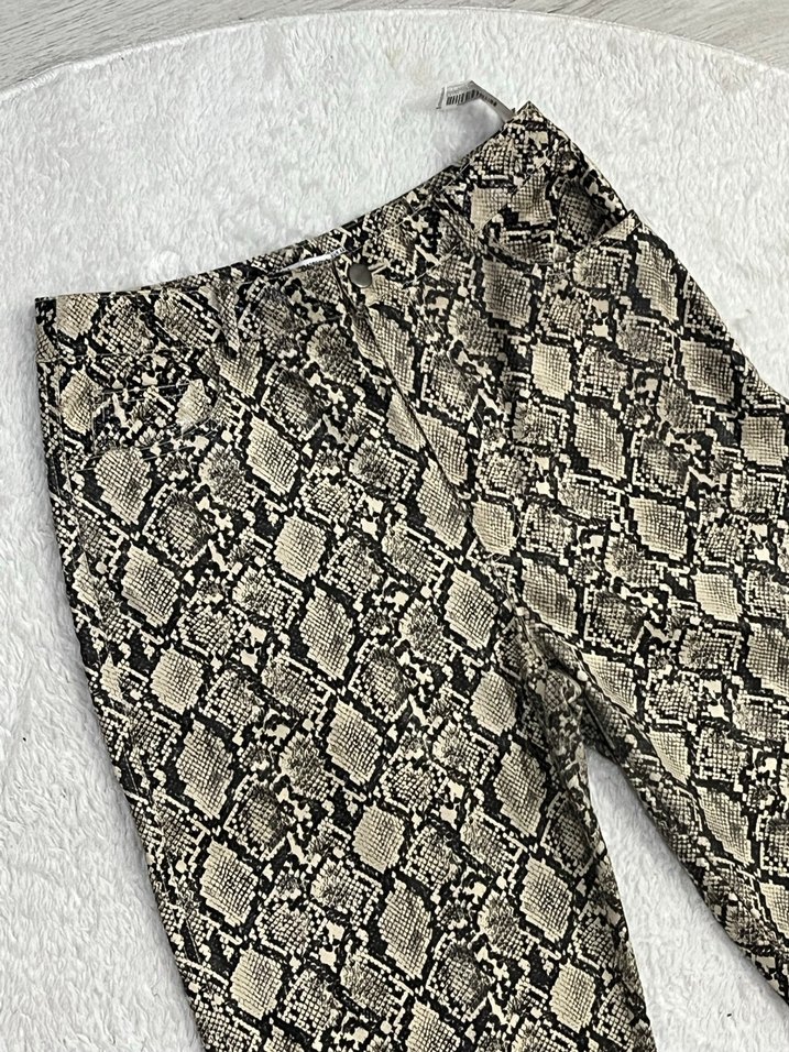 Stradivarius Yılan Desenli Kadın Pantolon - Görsel 3