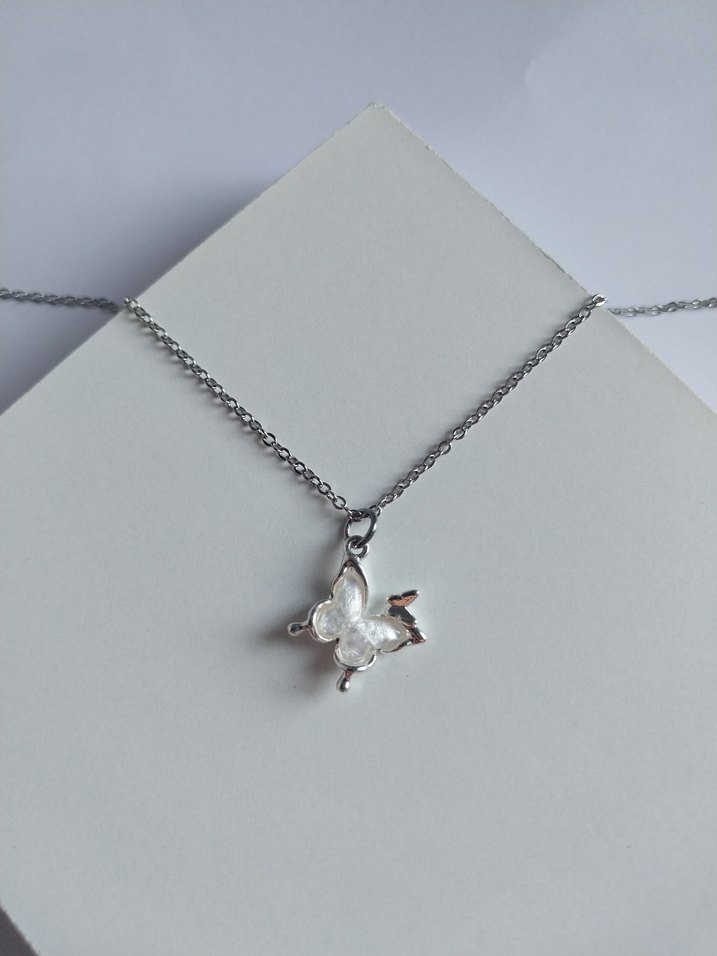 Beyaz Kelebek Kolye - Görsel 4