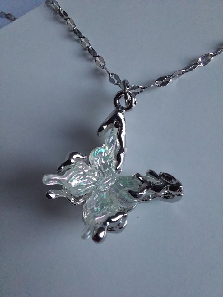 Beyaz Hologramlı Kelebek Kolye - Görsel 3