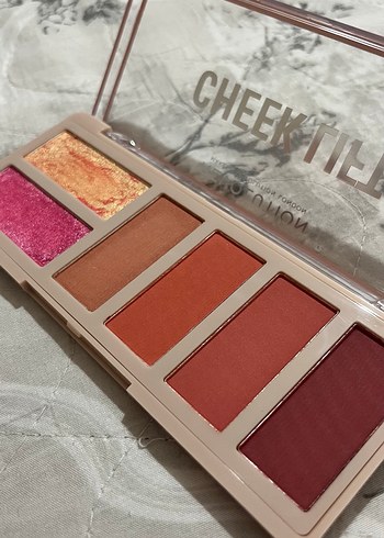 Revolution Cheek Lift Allık Paleti - Görsel 3