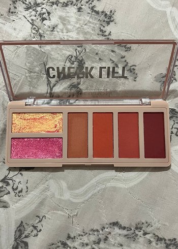 Revolution Cheek Lift Allık Paleti - Görsel 2