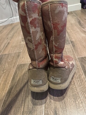 37 NUMARA UGG