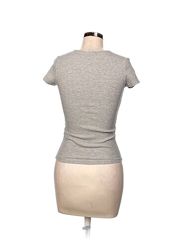 s Beden Bershka T-shirt %70 İndirimli.