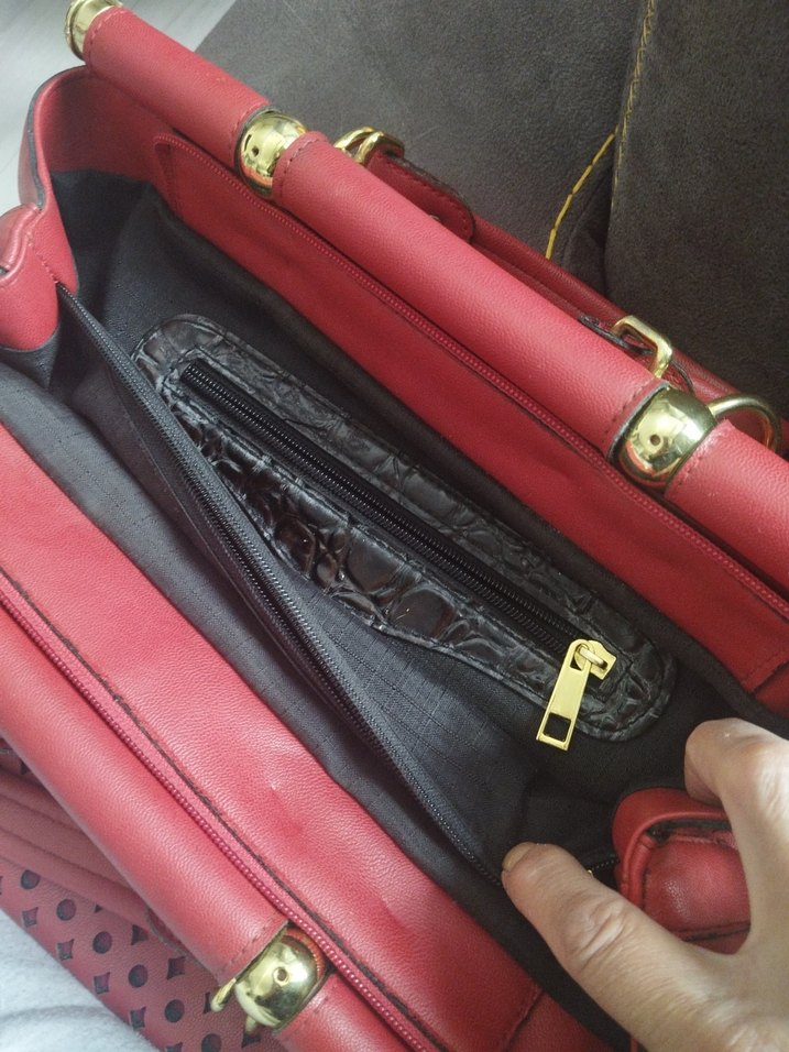 Kırmızı Deri Tokalı Kol Çantası - Görsel 4