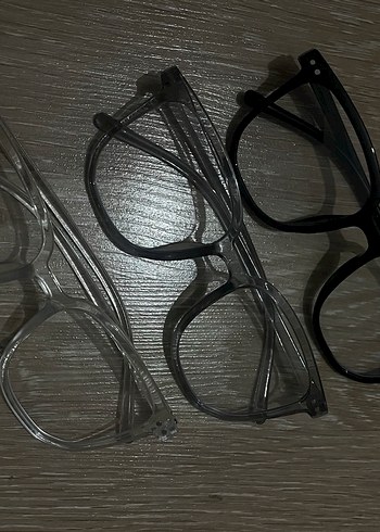 Şeffaf ve Siyah Minimalist Kadın Gözlükleri - Görsel 2