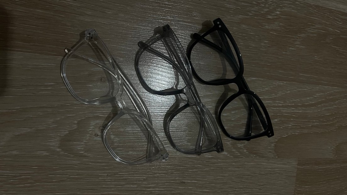 Şeffaf ve Siyah Minimalist Kadın Gözlükleri - Görsel 2