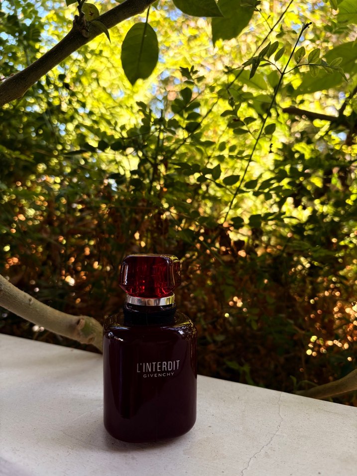 Givenchy L'Interdit Rouge Kadın Parfümü - Görsel 2